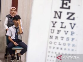 Pemeriksaan kesehatan pelajar Sekolah Rakyat Bandung